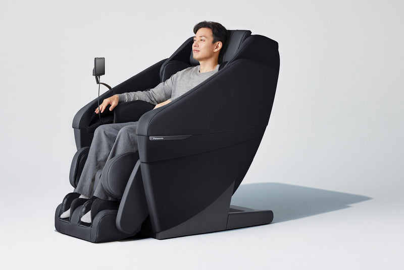 Fauteuil inclinable de massage Real Pro ULTRAMC Prestige de Panasonic de 33,5 po en cuir synthétique de qualité supérieure - noir