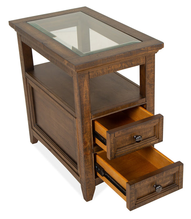 Table de fauteuil traditionnelle Hanson de 15 po en pin - muscade grillée