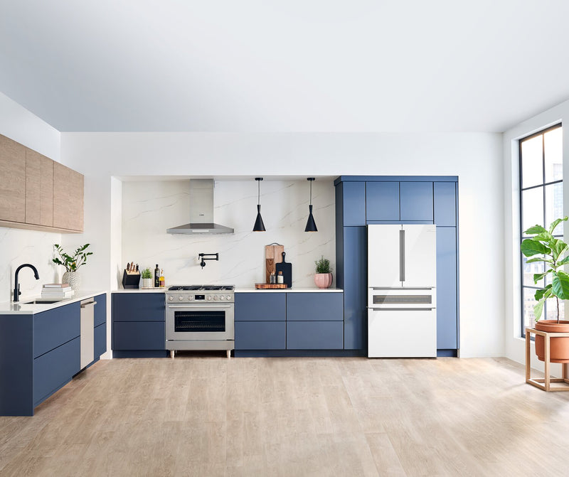 Réfrigérateur intelligent Bosch série 800 de 36 po et de 20,5 pi3 de profondeur comptoir à portes françaises - B36CL81ENW 