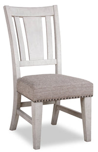 Chaise de salle à manger Willow avec siège coussiné en tissu et bordure de clous décoratifs - blanc rustique