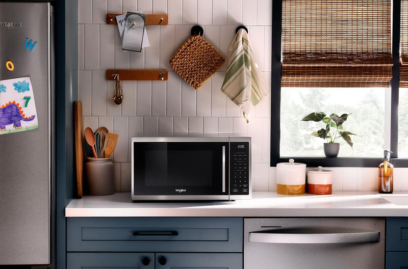 Four à micro-ondes de comptoir Whirlpool de 1,0 pi3 avec friture à air - Acier inoxydable - WMCS5522RB