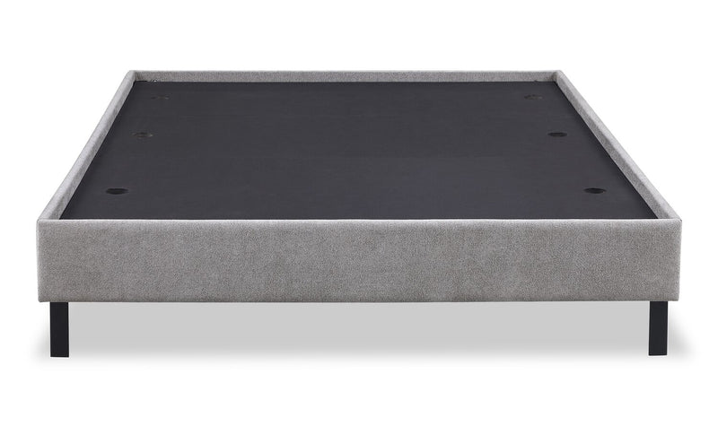 Lit plateforme Amos rembourré en tissu gris avec tête de lit à canaux - format très grand lit