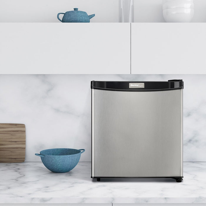 Mini réfrigérateur Danby de 1,6 pi³ et de 17,7 po à 1 porte - acier inoxydable - DCR016A3BSLDD