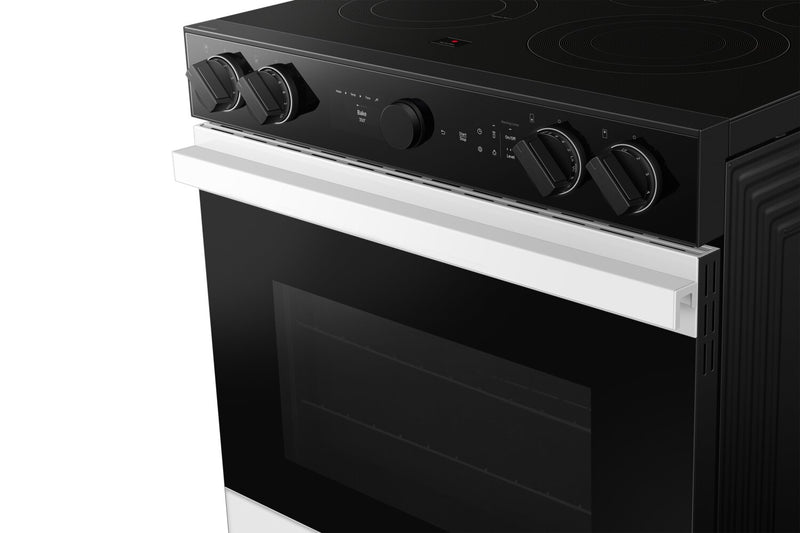Cuisinière intelligente électrique encastrée Samsung de 6,3 pi³ avec caméra de four - verre blanc - NSE6DB870012AC