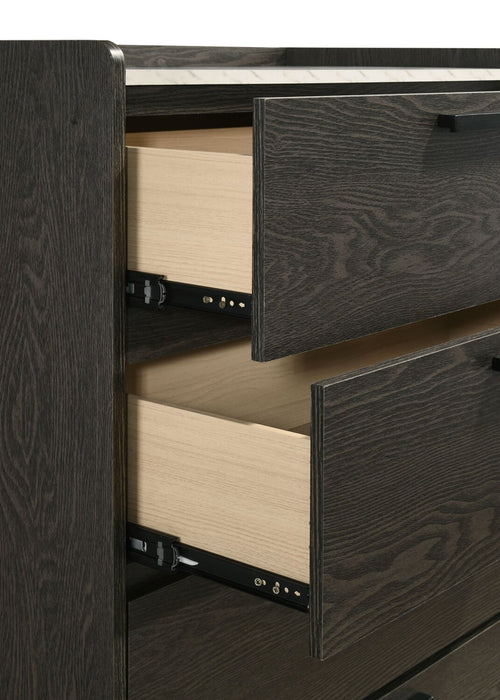 Commode verticale de chambre à coucher Sable de 31 po (L) x 47 po (H) à 4 tiroirs - brun clair