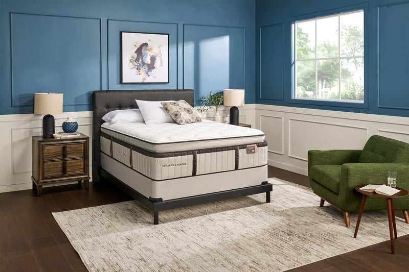 Ensemble matelas luxueux à Euro-plateau épais Swansea de Stearns & Foster pour grand lit
