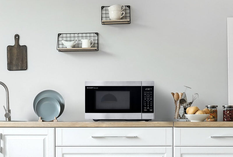 Four à micro-ondes de comptoir Sharp de 0,9 pi3 avec plateau tournant CarouselMD - SMC0962KSC