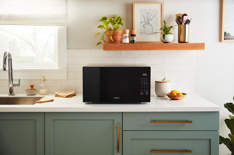 Four à micro-ondes de comptoir Whirlpool de 1,6 pi3 avec cuisson par capteur - YWMCS7022SB