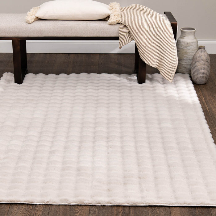 Carpette Dream Step à bulles en fausse fourrure ivoire avec mousse à mémoire de forme - 7 pi x 10 pi
