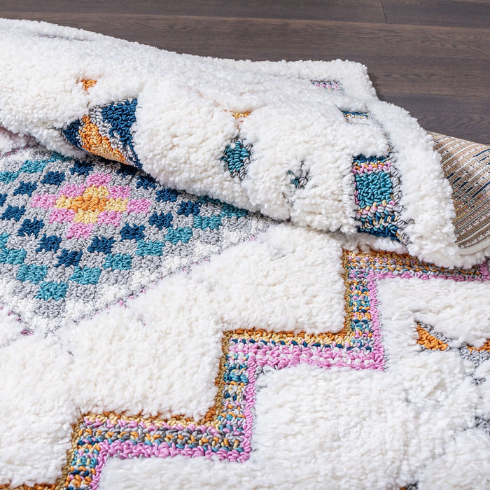 Carpette à poil long Ellis multicolore à motif géométrique - 5 pi 3 po x 7 pi 7 po