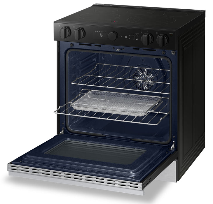 Cuisinière intelligente électrique encastrée Samsung de 6,3 pi³ avec friture à air et Air Sous Vide - acier inoxydable - NSE6DG8500SRAC