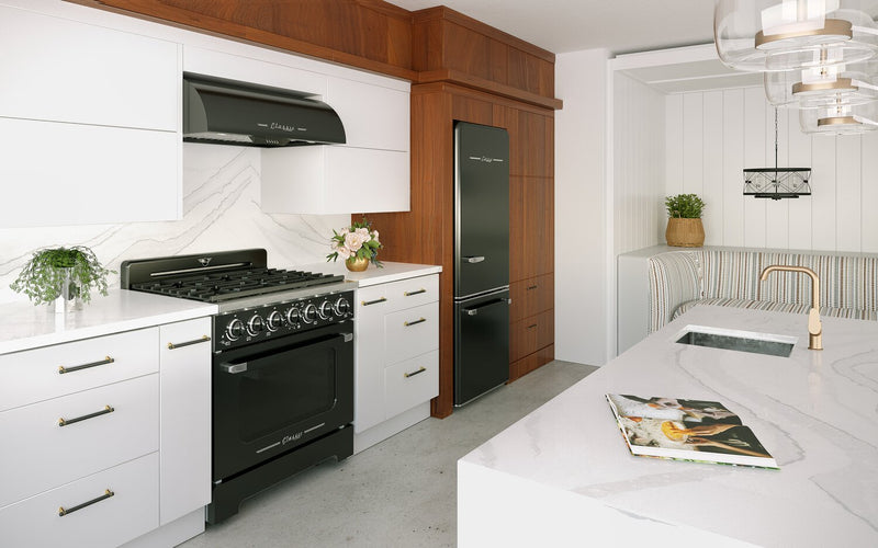 Hotte de cuisinière sous l’armoire Classic Rétro par Unique de 36 po et de 700 pi3/min - noir minuit - UGP-36CR RH B