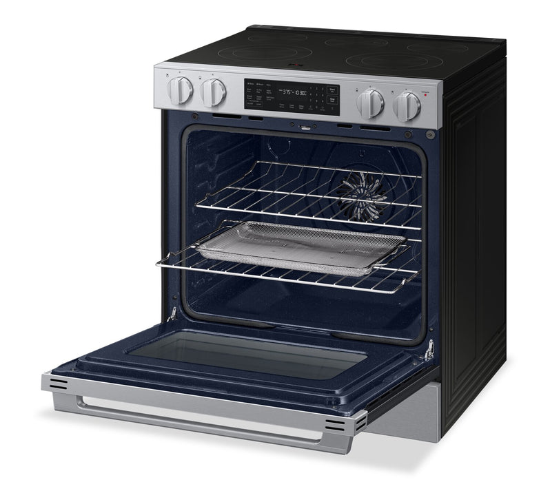 Cuisinière électrique encastrée Bespoke de Samsung de 6,3 pi3 avec friture à air sans préchauffage Air Fry Max - NSE70H63SR