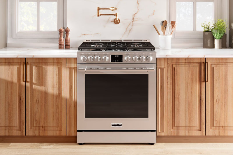 Cuisinière à gaz Frigidaire Professional de 6 pi³ avec convection totale et friture à air - acier inoxydable Smudge-ProofMD - PCFG3080AF
