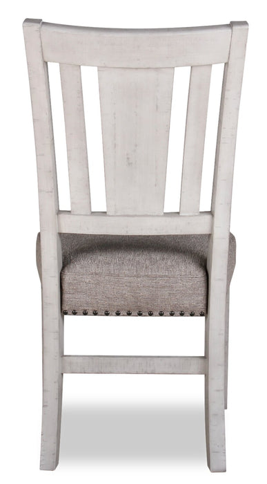 Chaise de salle à manger Willow avec siège coussiné en tissu et bordure de clous décoratifs - blanc rustique