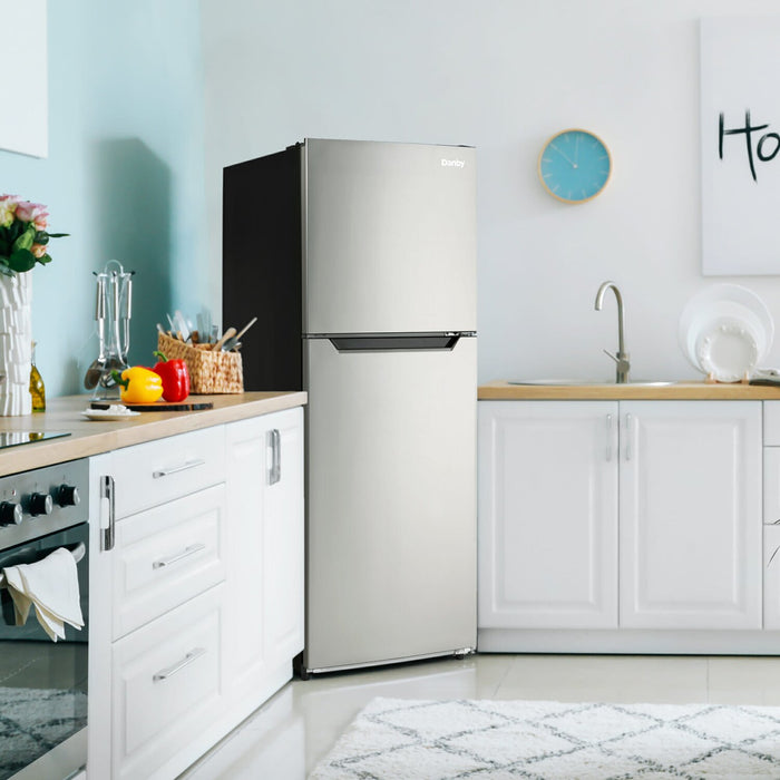 Réfrigérateur Danby de 10,1 pi³ et de 23,4 po à congélateur supérieur - acier inoxydable - DFF101B1BSLDB