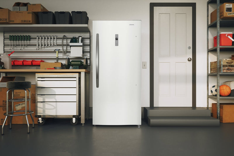 Congélateur vertical Frigidaire de 21 pi³ qui convient à une installation dans un garage - blanc - FFUV2136AW