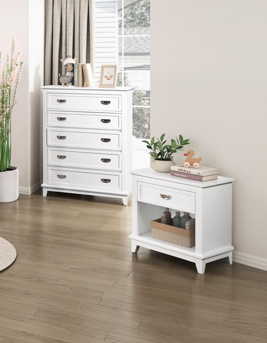 Commode verticale de chambre à coucher Quinn de 36,5 po (L) x 48,5 po (H) à 5 tiroirs - blanche