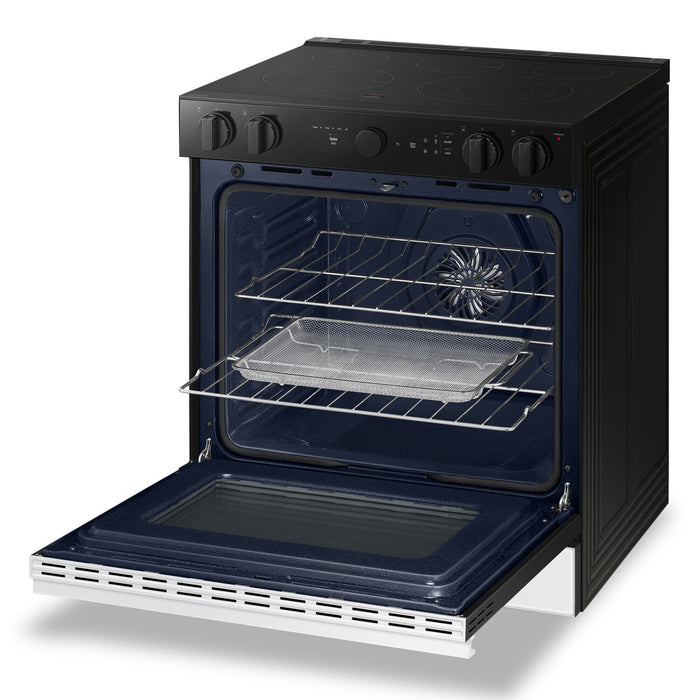 Cuisinière intelligente électrique encastrée Samsung de 6,3 pi³ avec friture à air et Air Sous Vide - verre blanc - NSE6DB850012AC