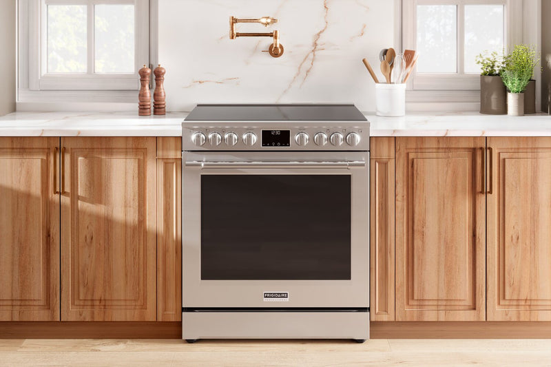 Cuisinière électrique Frigidaire Professional de 6,2 pi³ avec convection totale et friture à air - acier inoxydable Smudge-ProofMD - PCFE308CAF
