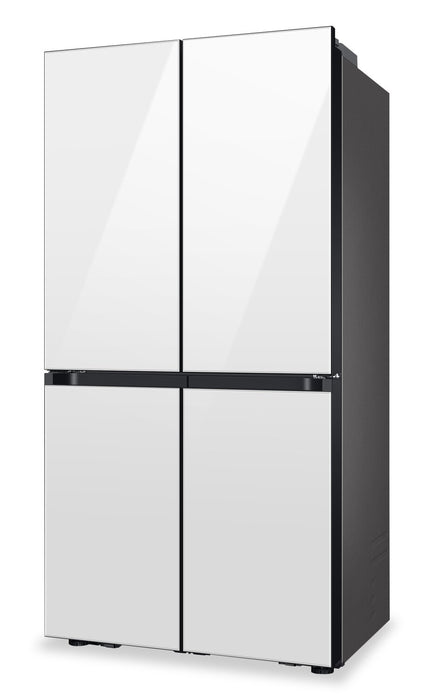 Réfrigérateur BESPOKE Samsung de 22,8 pi³ et de 36 po de profondeur comptoir à 4 portes FlexMC avec zone de boissons Beverage CenterMC - verre blanc - RF23DB960012AA