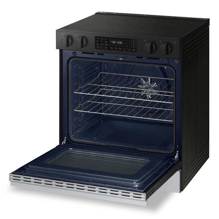 Cuisinière intelligente électrique encastrée Samsung de 6,3 pi³ avec friture à air - acier inoxydable - NSE6DG8300SRAC