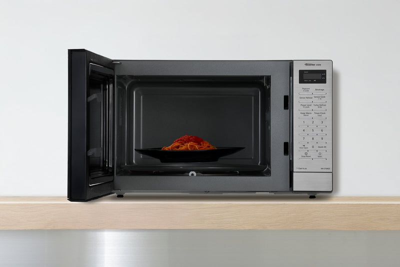 Four à micro-ondes de comptoir Panasonic de 1,2 pi³ - noir - NNST68QSC