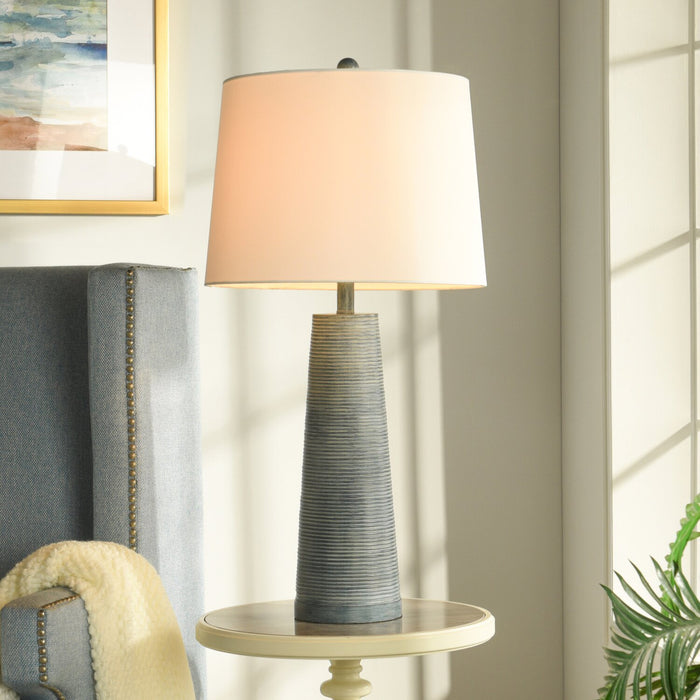 Lampe de table texturée Sadie de 31,5 po avec abat-jour blanc - lavis denim 