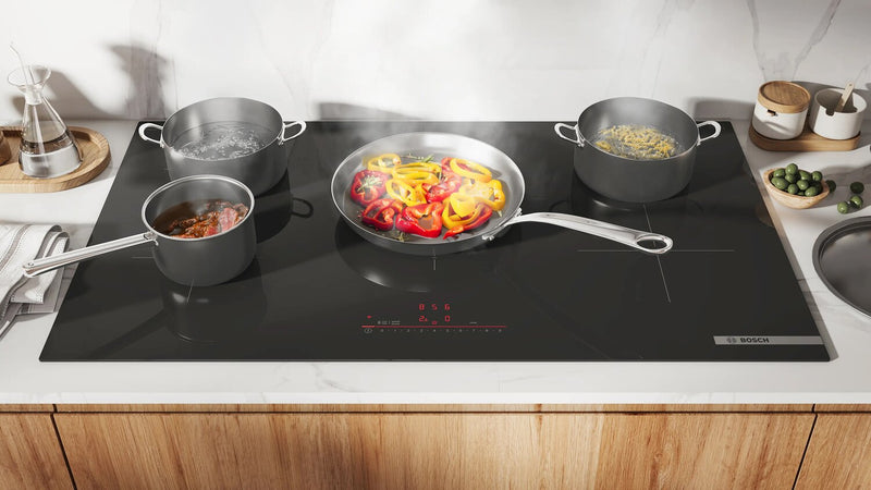 Surface de cuisson à induction Bosch de série 500 de 36 po à 5 brûleurs - noir - NIT5663UC 