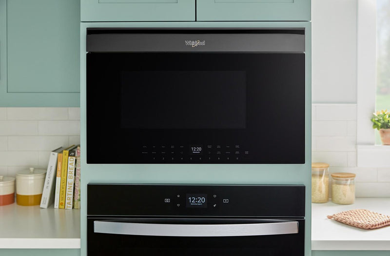 Four à micro-ondes encastré Whirlpool de 1,1 pi³ avec friture à air - acier inoxydable noir - YWMBT7030SV