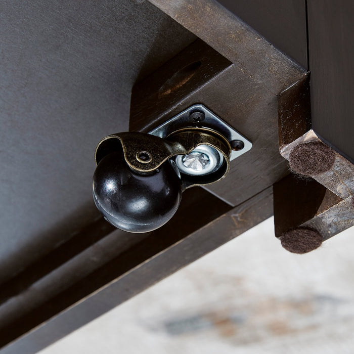 Table à café Wells de 46 po en bois massif avec dessus relevable, rangement et roulettes - deux teintes de brun