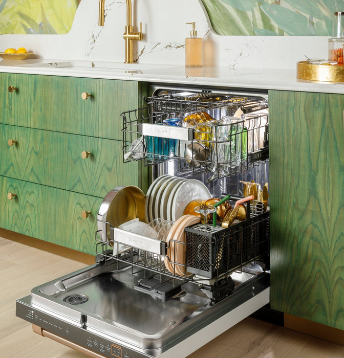 Lave-vaisselle intelligent Café CustomFit de 24 po et de 39 dBA avec commandes sur le dessus et 3e panier - blanc mat - CDT888P4VW2