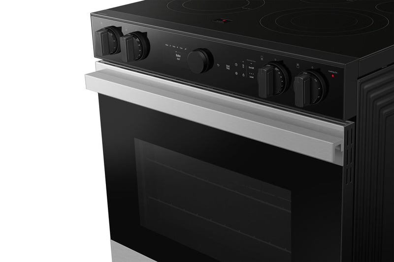 Cuisinière intelligente électrique encastrée Samsung de 6,3 pi³ avec friture à air et Air Sous Vide - acier inoxydable - NSE6DG8500SRAC