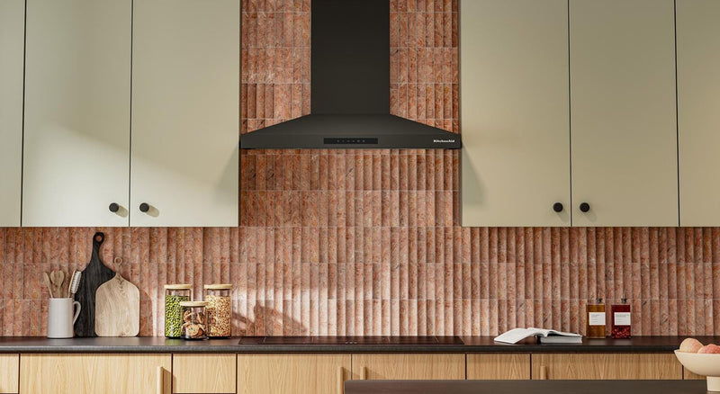 Hotte de cuisinière murale KitchenAid de 36 po de style auvent à 4 vitesses - minerai noir - KVWC736SBE