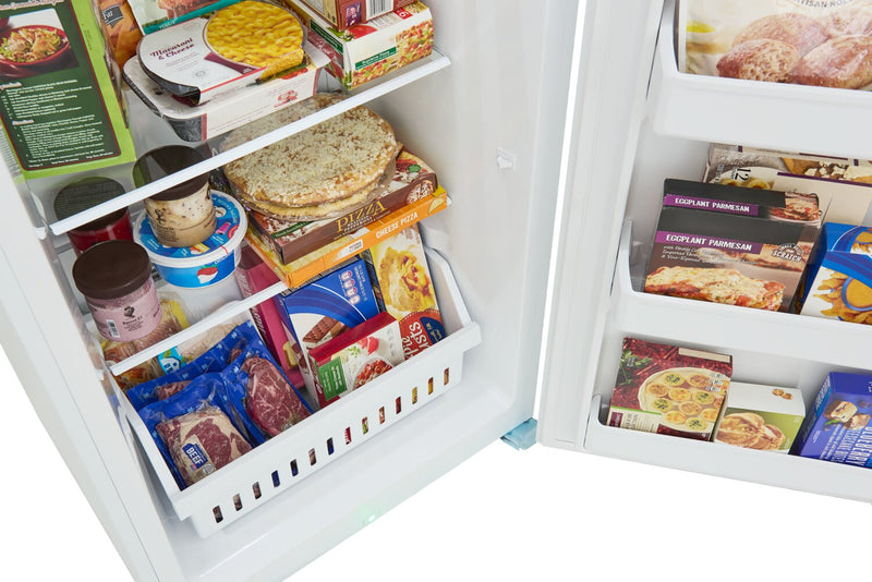 Congélateur vertical Frigidaire de 13 pi3 qui convient à une installation dans un garage - FFUE1326AW