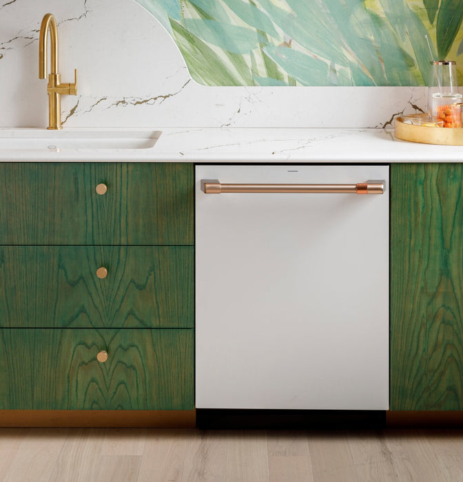 Lave-vaisselle intelligent Café CustomFit de 24 po et de 39 dBA avec commandes sur le dessus et 3e panier - blanc mat - CDT888P4VW2