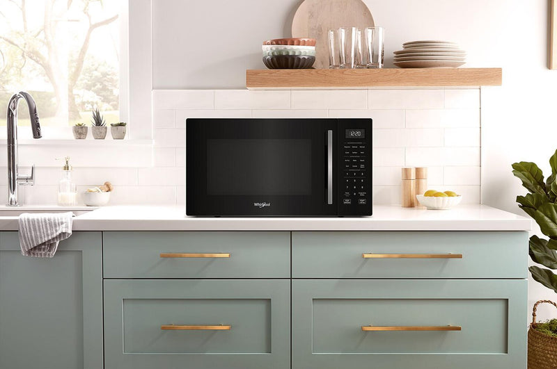 Four à micro-ondes de comptoir Whirlpool de 1,0 pi3 avec friture à air - noir - WMCS5522RB