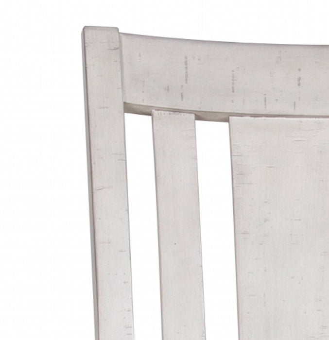 Chaise de salle à manger Willow avec siège coussiné en tissu et bordure de clous décoratifs - blanc rustique