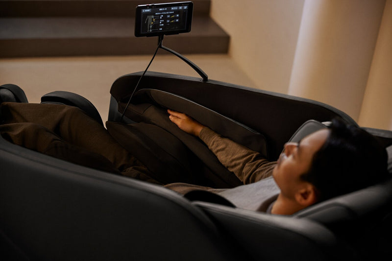 Fauteuil inclinable de massage Real Pro ULTRAMC Prestige de Panasonic de 33,5 po en cuir synthétique de qualité supérieure - noir
