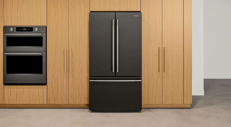 Réfrigérateur KitchenAid de profondeur comptoir à portes françaises avec distributeur d’eau interne - minerai noir - KRFC336SBE