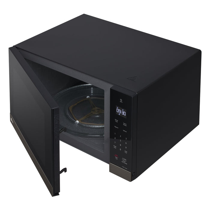 Four à micro-ondes de comptoir LG NeoChefMC de 2 pi3 avec technologie Smart Inverter et cuisson par capteur - MSER2090D