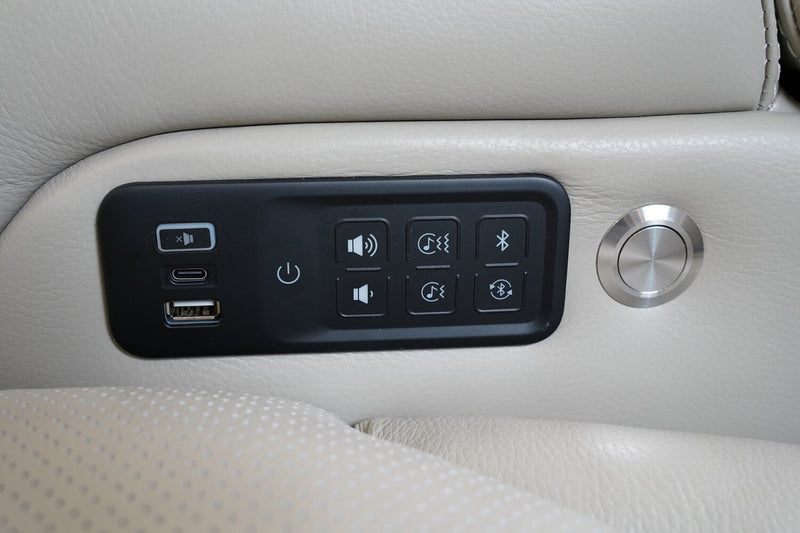 Fauteuil de massage à inclinaison électrique Elite de 38 po en cuir véritable avec son immersif et appuie-tête électrique - mastic