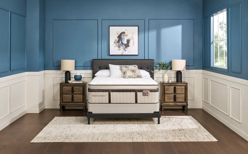 Matelas luxueux à Euro-plateau épais Swansea de Stearns & Foster pour grand lit