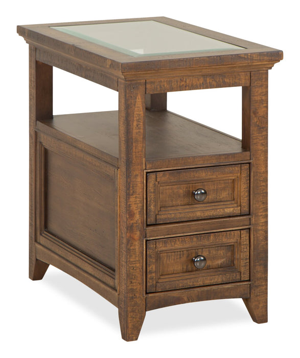 Table de fauteuil traditionnelle Hanson de 15 po en pin - muscade grillée