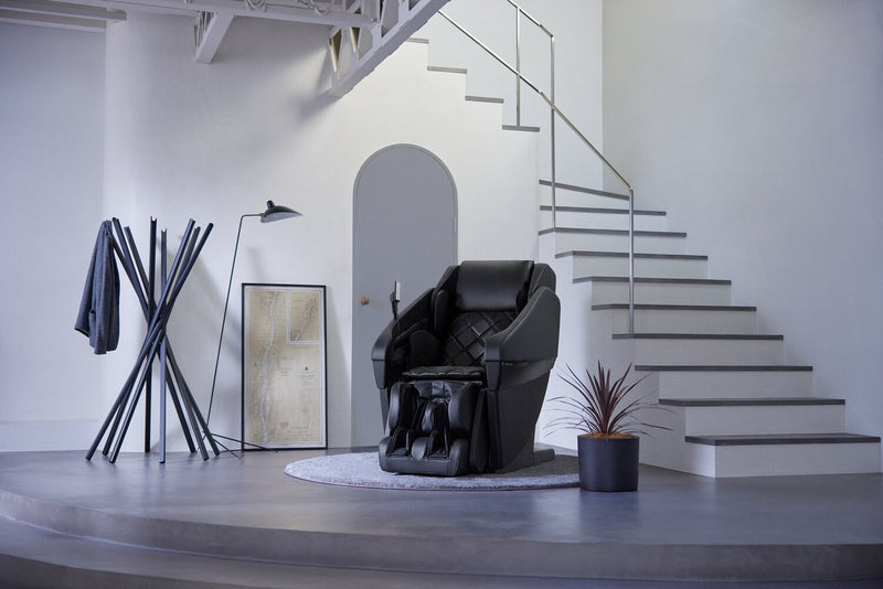 Fauteuil inclinable de massage Real Pro ULTRAMC Prestige de Panasonic de 33,5 po en cuir synthétique de qualité supérieure - noir