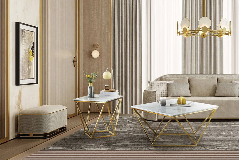 Table de bout carrée moderne Amanda de 21,5 po - dessus en marbre blanc avec base en métal doré