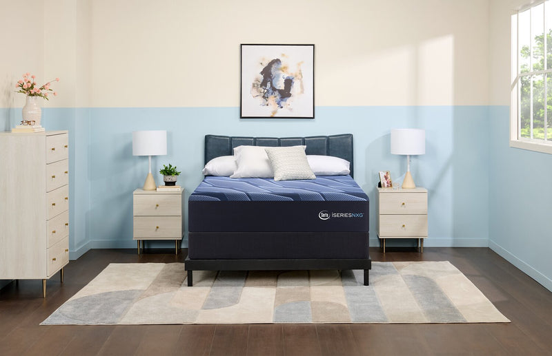 Ensemble matelas luxueux moelleux à plateau régulier NXG1400 iSeries de Serta pour grand lit