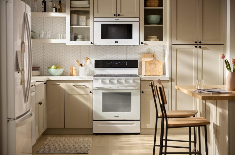 Cuisinière intelligente à gaz Whirlpool de 5 pi³ avec friture à air et autonettoyage - blanche - WFGS7530RW