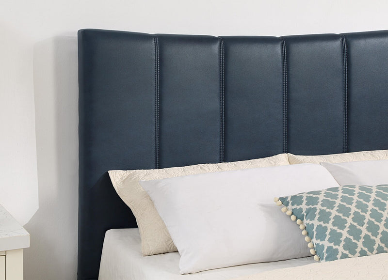 Lit plateforme rembourré Paseo en tissu de cuir végétalien bleu marine - format lit double 
