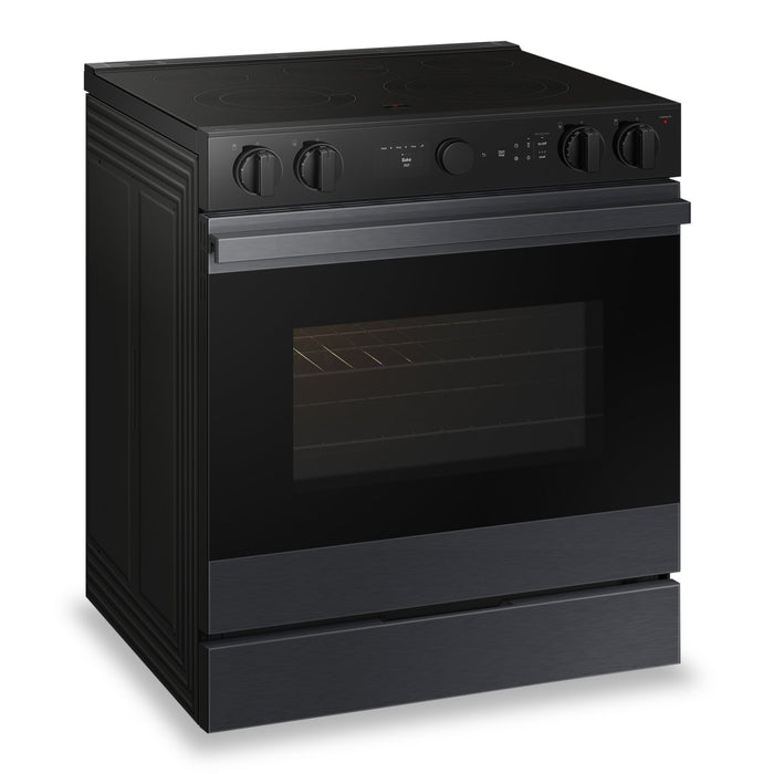 Cuisinière intelligente électrique encastrée Samsung de 6,3 pi³ avec friture à air et Air Sous Vide - noir mat - NSE6DG8500MTAC